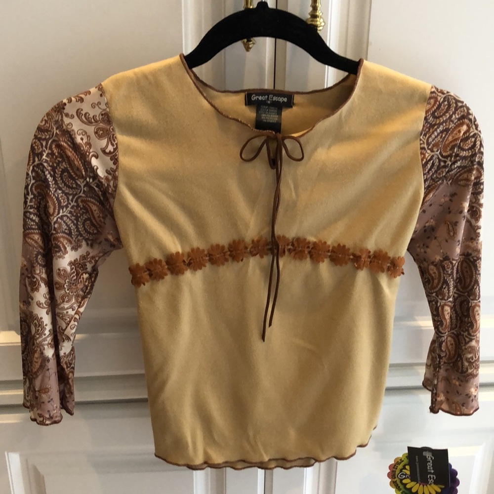 🍂Gorgeous Boho Faux suede paisley stretchy Bell sleeved top NWOT